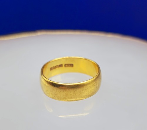 22ct gold band ring - 22ct,