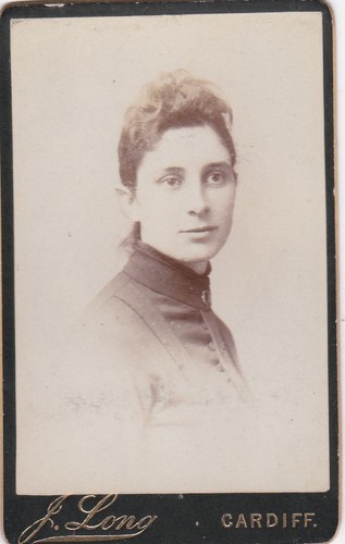 Cdv photo young - young, brooch