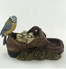 BIRDS BLUE TIT FAMILY IN A