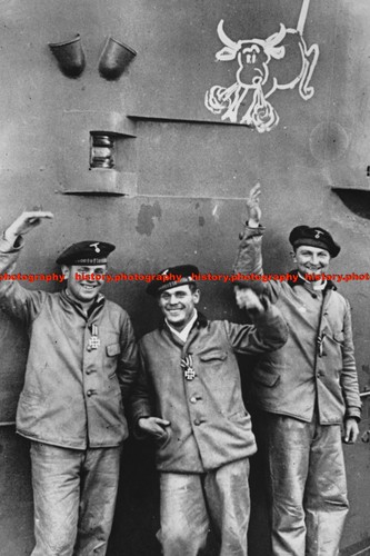 F010006 crew german - crew, of