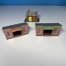 OO Gauge Model Railway Cardboard Waiting Rooms And Storage Shed