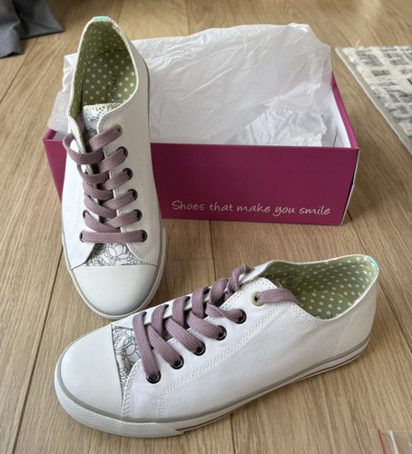 Never worn moshulu white