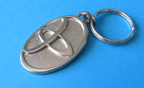 Toyota logo keyring - toyota, vgc