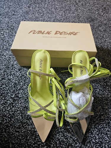 Public desire women - public,