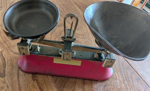 Vintage red cast iron - red, balance