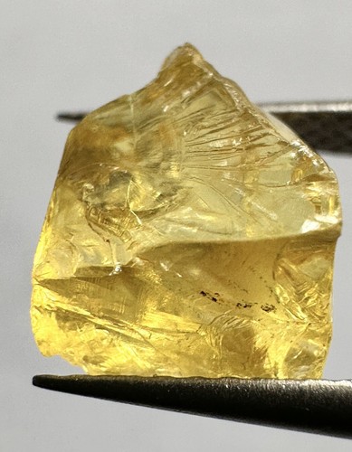 Natural yellow sapphire - ct,