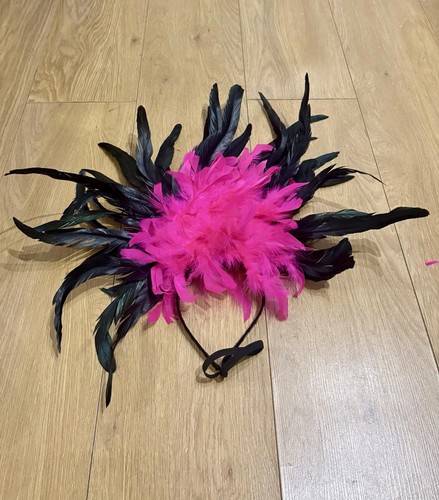 Black pink feather showgirl - pink,