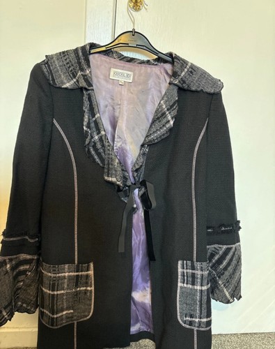 Vintage 90s gold - by, h