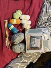 Beginners Knitting Kit - Learn to Knit with Yarn and Bamboo Needles photo 