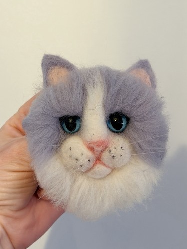 Needle felt cat brooch - felt,