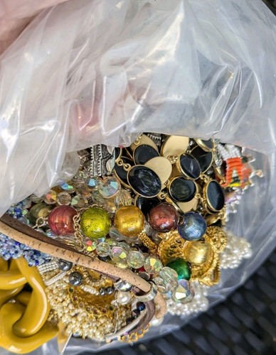 Vintage costume jewelry - costume, lot