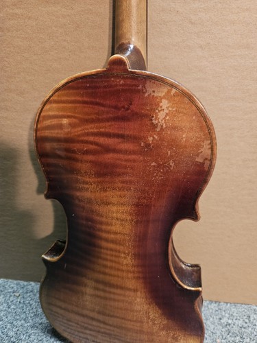 Antique violin with 1 - 4/4,