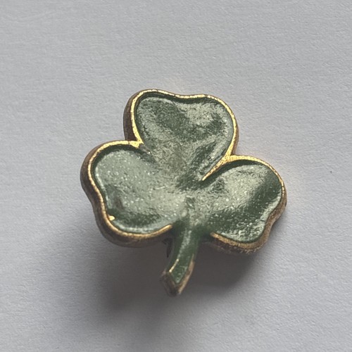 Girl guide metal badge green - guide,