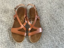 Blowfish Malibu Mercury Tan Flat Strappy Sandals Size 5