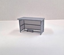 1/76 OO Gauge Station Waiting