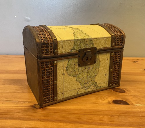 Wood treasure chest - chest, with