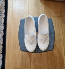 very stylish and comfortable nursing shoes, great for long distance walking.