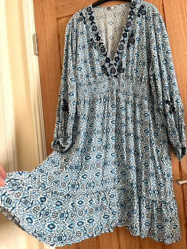 Monsoon white with blue print - white,