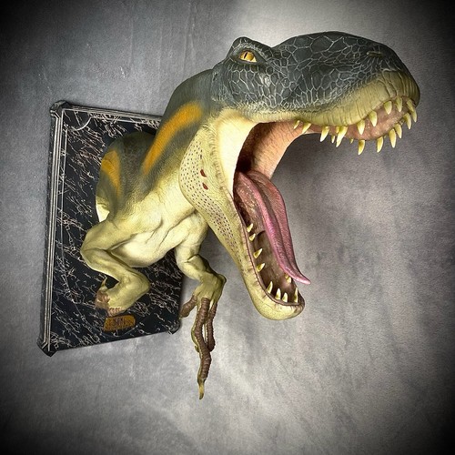 Weta venatosaurus bust king - weta,