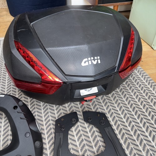 Givi v47 top box helmet - top,