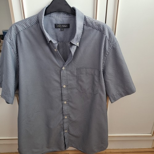 Man short sleeved - sleeved, pin