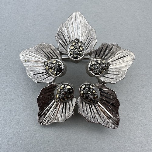 Vintage sphinx silver tone - silver,