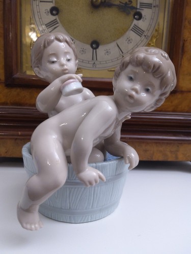 Lovely lladro figurine 6411 - lovely,
