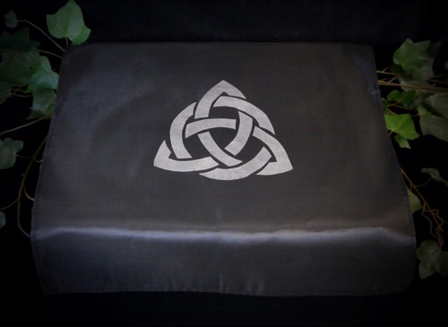 Altar cloth with triquetra - altar,