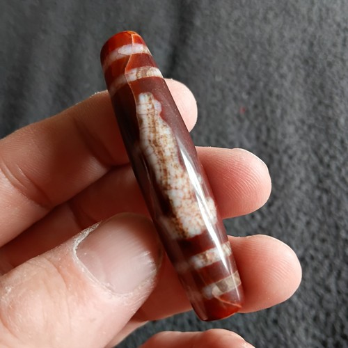 Tibetan agate pre 1800s kwan - agate,
