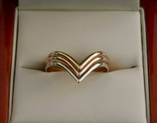 STUNNING MG 9CT THREE COLOUR GOLD WISHBONE DESIGN RING - 1.1g - SIZE R