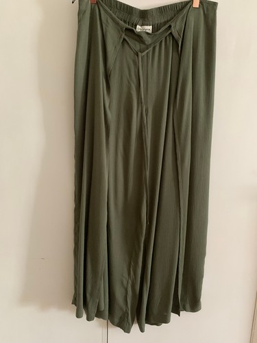 Ladies wide leg open front - leg,