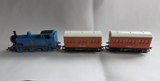 Hornby 00 Gauge 12v Thomas The Tank Musical Engine + Annie + Clarabel Carriages