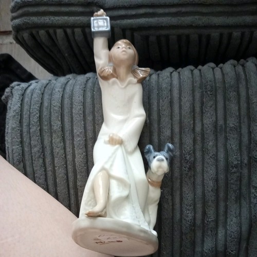 Vintage nao figurine girl - figurine.,