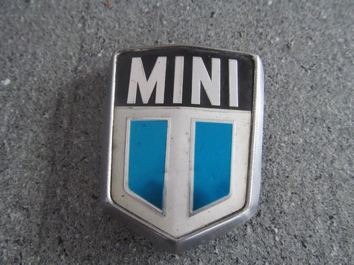 Classic mini bonnet badge - classic,