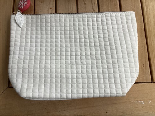Clarins make bag off - make,