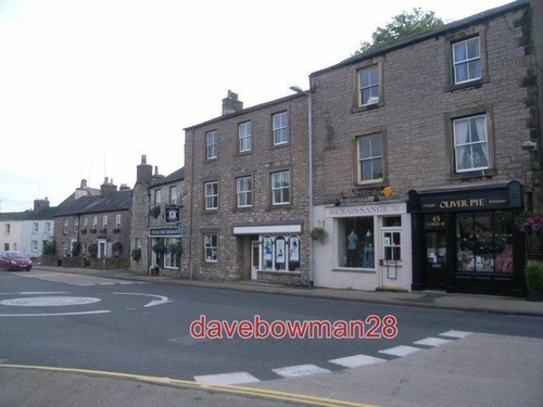Photo roundabout and shops in - ,