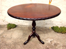 VINTAGE OVAL CARVED WOOD