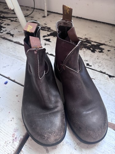 Old brown leather blundstone - leather,