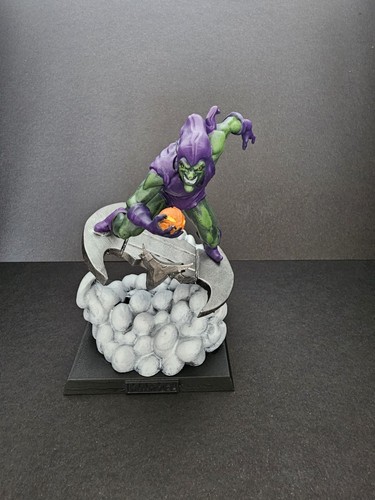 Classic marvel figurine - marvel,