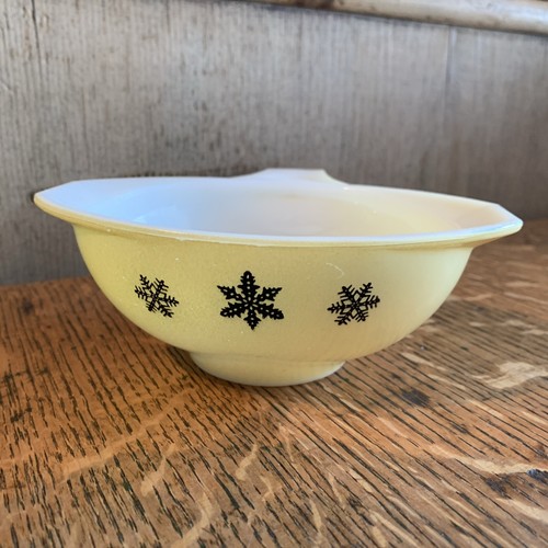 Vintage pyrex yellow - pyrex,