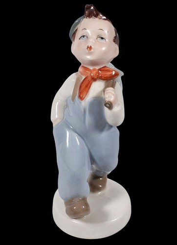 Vintage royal dux - royal, walking
