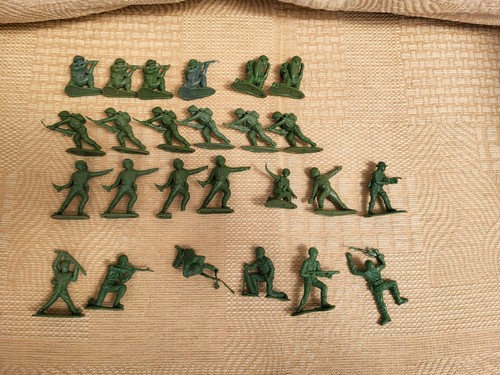 Green vintage plastic - 1:32,