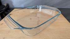 Pyrex 31x20cm Rectangular oven dish with large handles, in Great Condition