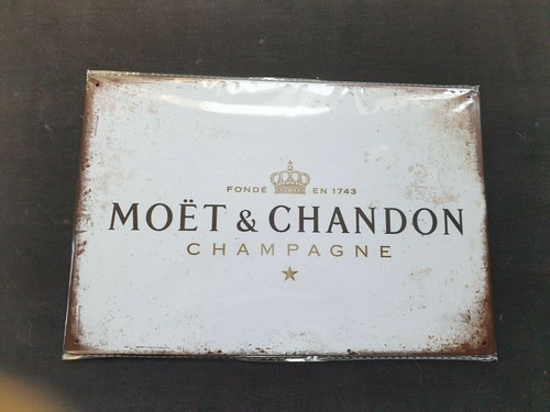 Moet chandon champagne - &,