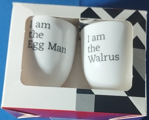 Collectors item 2 egg cups - collectors, item.