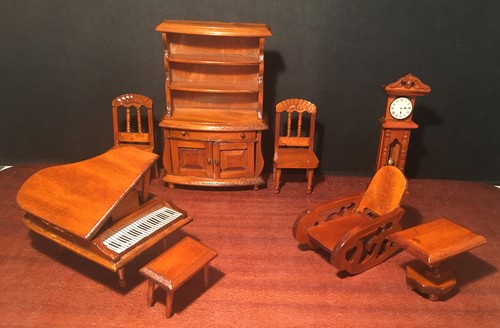 Pre 1990 varnished wood - varnished, dolls