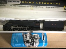 WRENN W2213 A4 4903  PEREGRINE  in LNER wartime black - top loco