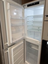 Zanussi ZNNN18FS5 50/50 Integrated Frost Free Fridge Freezer