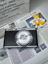 Fujifilm XF1 Black-25-100mm F1.8-4.9, HD Video, 3" LCD, Retro Compact