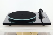 Rega Planar 2 Turntable -